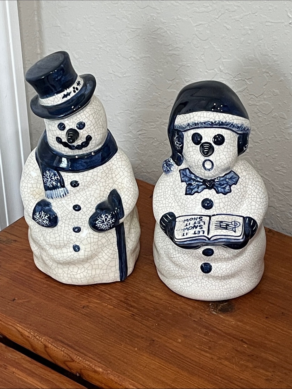 Dedham Pottery Potting Shed Ceramic Snowman Caroling/Hat & Cane 7.25-7.5 in